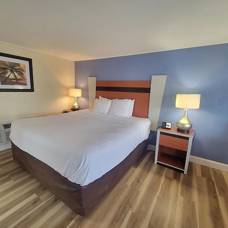 Days Inn By Wyndham - Cape Cod West Yarmouth Exterior foto