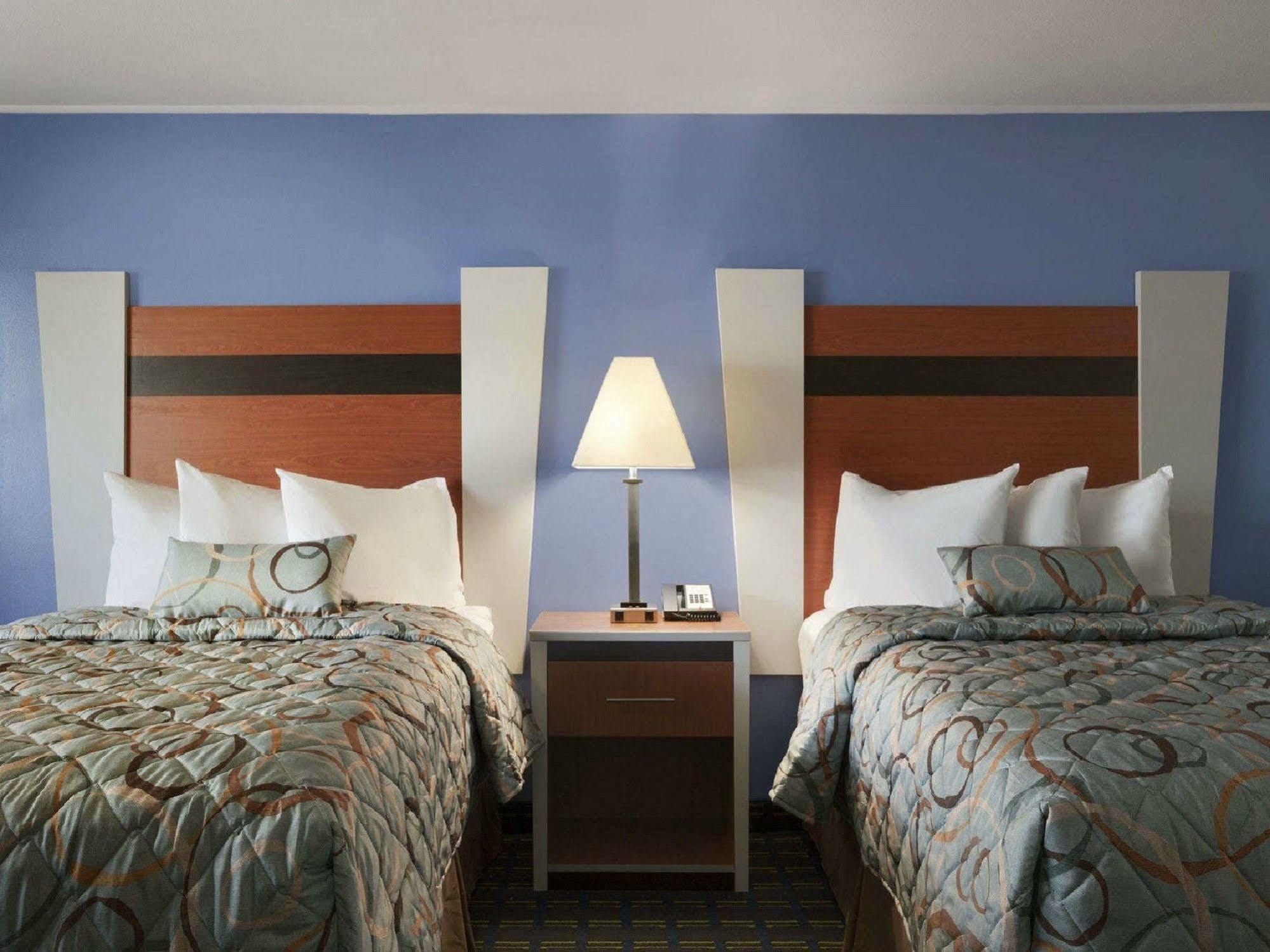 Days Inn By Wyndham - Cape Cod West Yarmouth Exterior foto