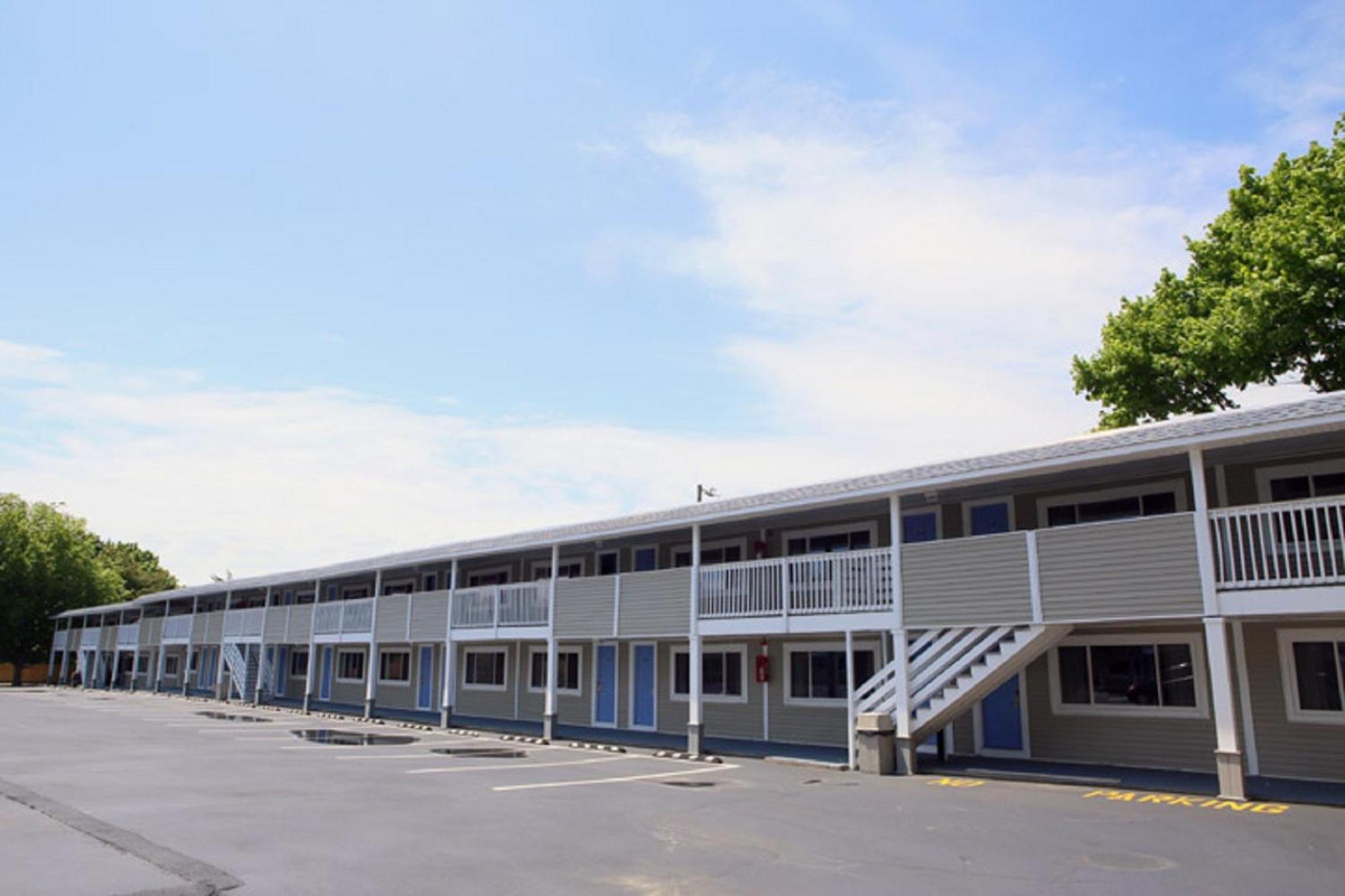 Days Inn By Wyndham - Cape Cod West Yarmouth Exterior foto