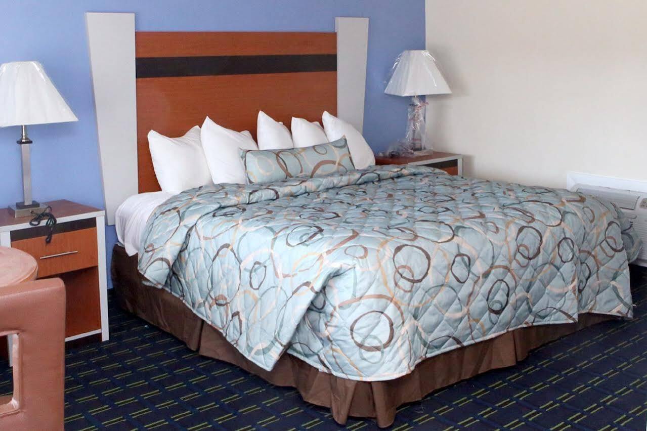 Days Inn By Wyndham - Cape Cod West Yarmouth Exterior foto